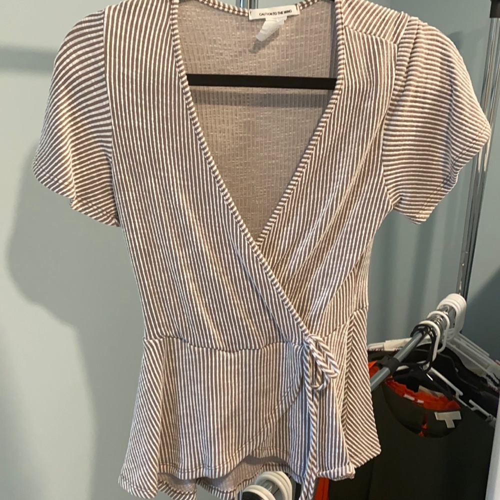 Sweater knit shirt sleeve top with side tie